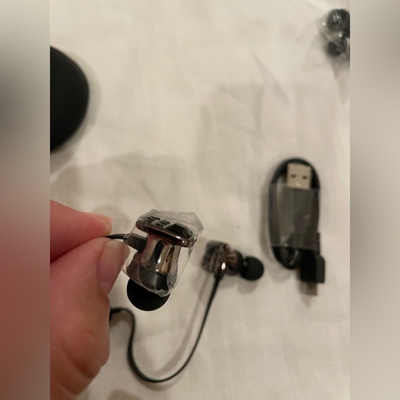 Swarovski crystal earbuds - Picture 6 of 8